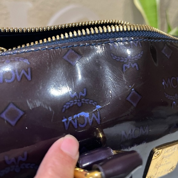 MCM PATENT ENAMEL MONOGRAM BAG WITH POUCH - Picture 11 of 16